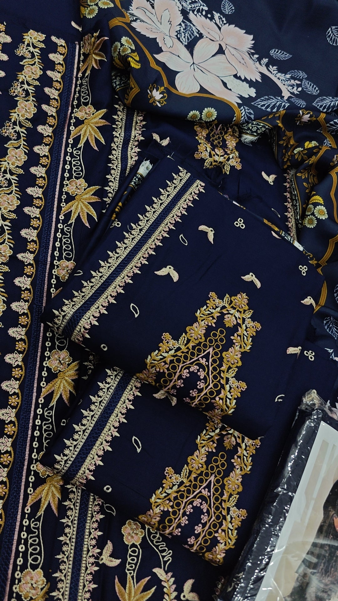 BLUE SHADE MOST VIRAL DRESS IN DHANAK WOOL STUFF 3PCS DRESS