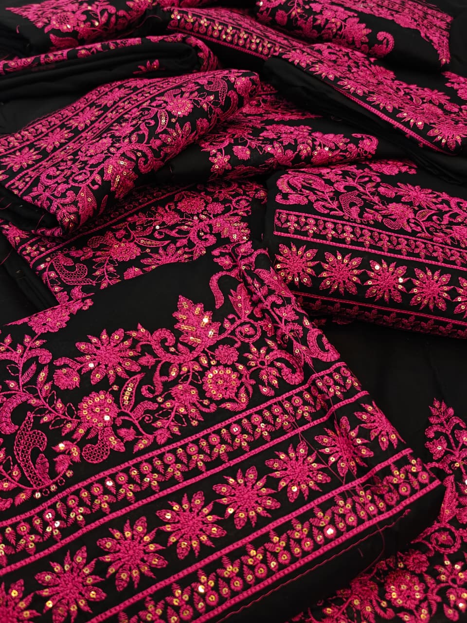Brand: * Bareeze* Fabric: * Lawn * Status: Emb